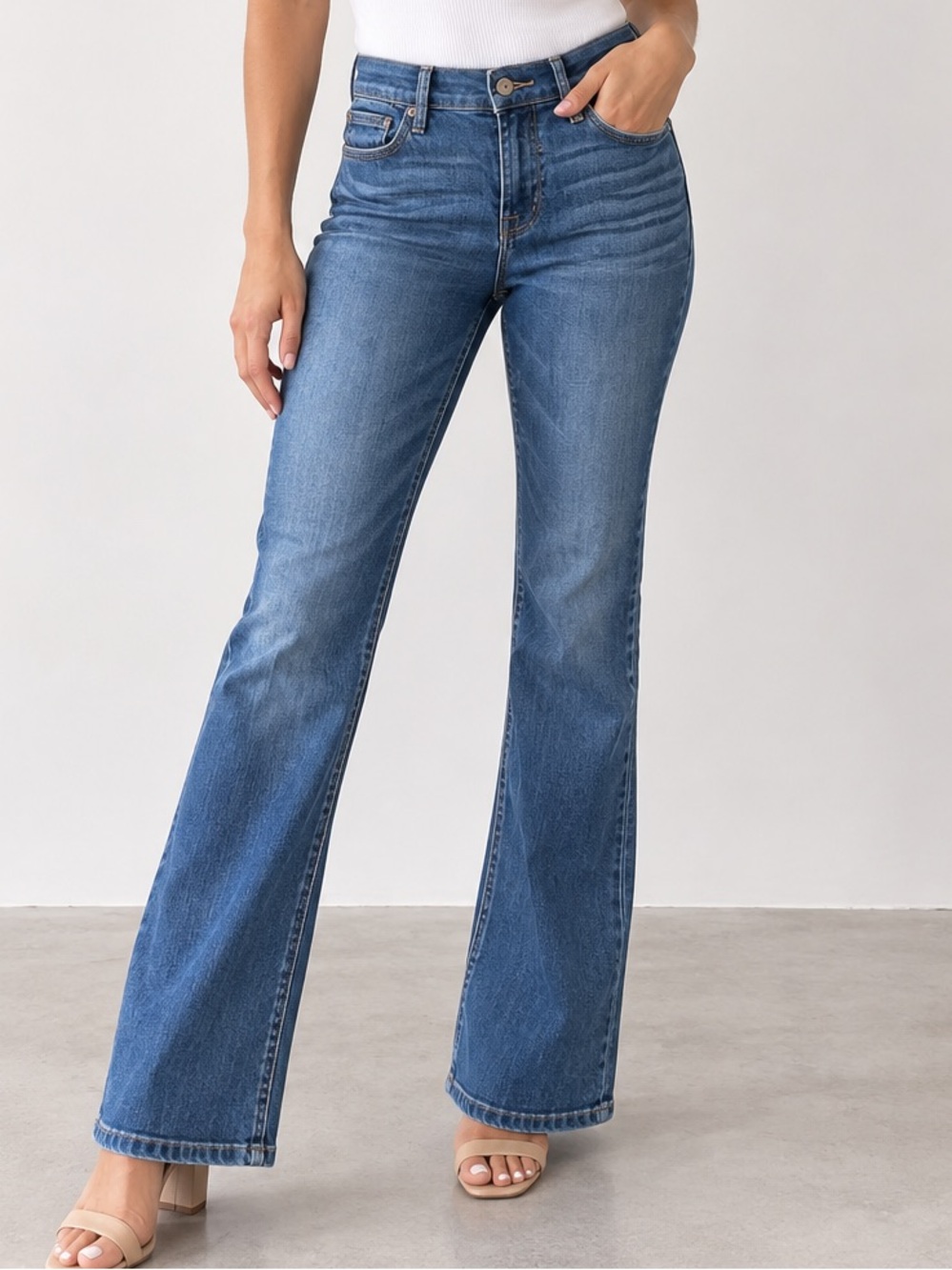 Lucky Brand Sweet N Low Bootcut Jeans. Size 6R/28